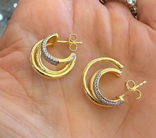 Load image into Gallery viewer, Eliza Huggie Earrings
